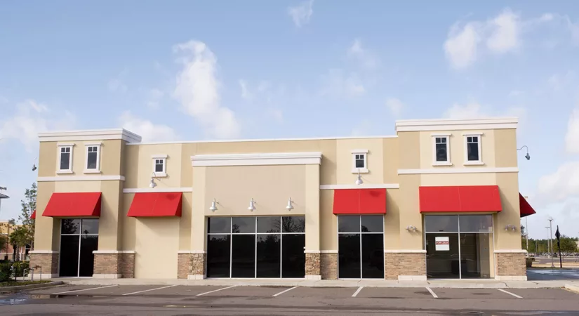 commercial-painting-exterior-with-red-awnings-825x450