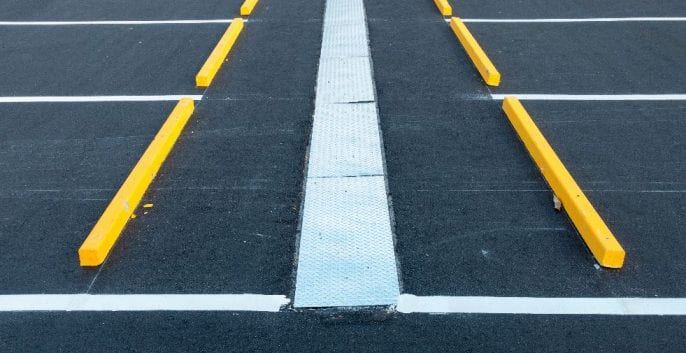 parking-lot-line-painting-686x353